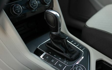 Volkswagen Tiguan II, 2017 год, 2 410 000 рублей, 16 фотография