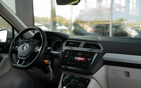 Volkswagen Tiguan II, 2017 год, 2 410 000 рублей, 10 фотография