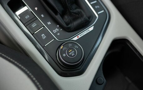 Volkswagen Tiguan II, 2017 год, 2 410 000 рублей, 17 фотография