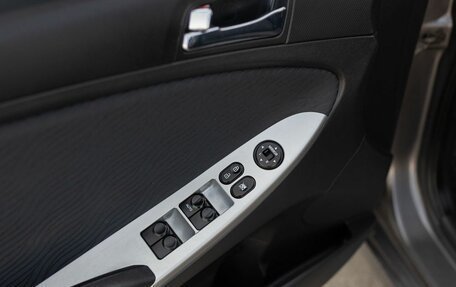 Hyundai Solaris II рестайлинг, 2011 год, 670 000 рублей, 16 фотография