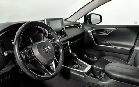 Toyota RAV4, 2020 год, 3 190 000 рублей, 9 фотография