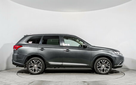 Mitsubishi Outlander III рестайлинг 3, 2017 год, 1 920 000 рублей, 4 фотография