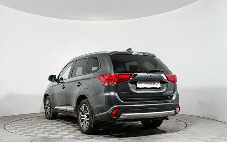 Mitsubishi Outlander III рестайлинг 3, 2017 год, 1 920 000 рублей, 7 фотография