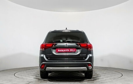 Mitsubishi Outlander III рестайлинг 3, 2017 год, 1 920 000 рублей, 6 фотография