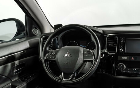 Mitsubishi Outlander III рестайлинг 3, 2017 год, 1 920 000 рублей, 15 фотография