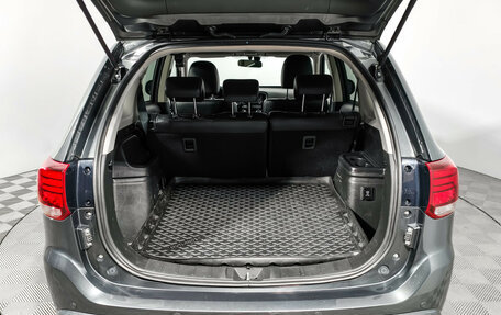 Mitsubishi Outlander III рестайлинг 3, 2017 год, 1 920 000 рублей, 19 фотография