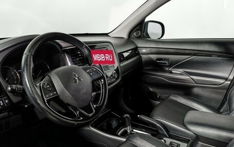 Mitsubishi Outlander III рестайлинг 3, 2017 год, 1 920 000 рублей, 9 фотография