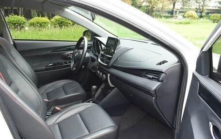Toyota Yaris XP150 рестайлинг, 2023 год, 1 180 000 рублей, 11 фотография