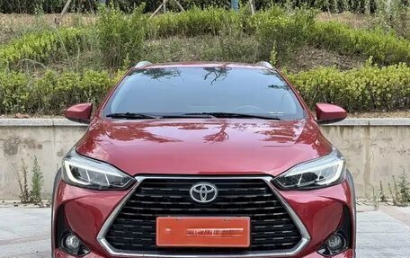Toyota Yaris, 2022 год, 1 350 088 рублей, 2 фотография