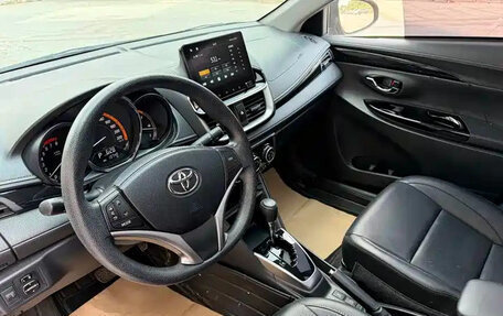 Toyota Yaris, 2022 год, 1 350 088 рублей, 5 фотография
