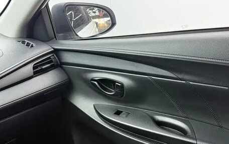 Toyota Yaris, 2022 год, 1 350 088 рублей, 16 фотография