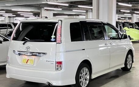 Toyota ISis I, 2012 год, 920 001 рублей, 2 фотография