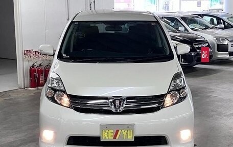 Toyota ISis I, 2012 год, 920 001 рублей, 4 фотография
