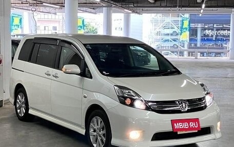 Toyota ISis I, 2012 год, 920 001 рублей, 3 фотография