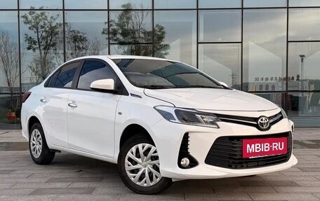 Toyota Vios III, 2022 год, 1 090 000 рублей, 2 фотография