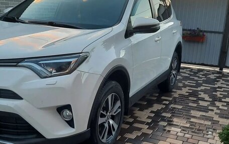 Toyota RAV4, 2018 год, 2 450 000 рублей, 3 фотография