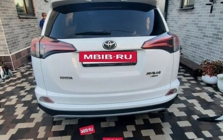 Toyota RAV4, 2018 год, 2 450 000 рублей, 2 фотография