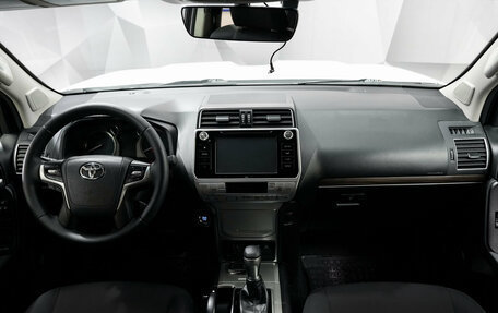 Toyota Land Cruiser Prado 150 рестайлинг 2, 2017 год, 4 493 000 рублей, 11 фотография