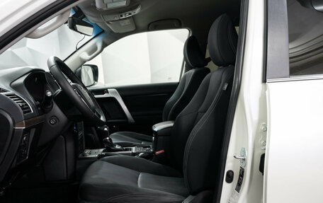 Toyota Land Cruiser Prado 150 рестайлинг 2, 2017 год, 4 493 000 рублей, 9 фотография