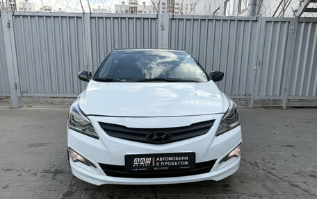 Hyundai Solaris II рестайлинг, 2015 год, 975 000 рублей, 2 фотография