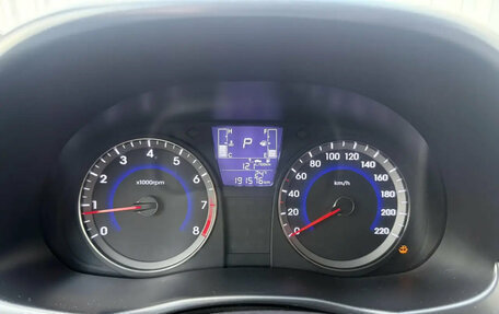 Hyundai Solaris II рестайлинг, 2015 год, 975 000 рублей, 10 фотография