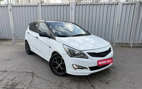 Hyundai Solaris II рестайлинг, 2015 год, 975 000 рублей, 3 фотография