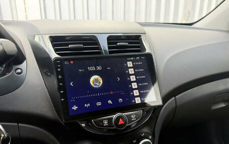 Hyundai Solaris II рестайлинг, 2015 год, 975 000 рублей, 13 фотография