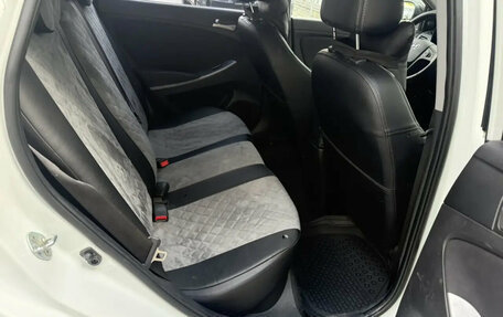 Hyundai Solaris II рестайлинг, 2015 год, 975 000 рублей, 17 фотография