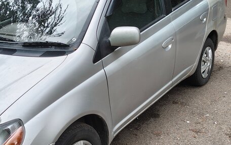 Toyota Platz, 2000 год, 350 000 рублей, 3 фотография