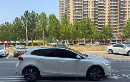Volvo V40 II рестайлинг, 2018 год, 1 250 000 рублей, 7 фотография