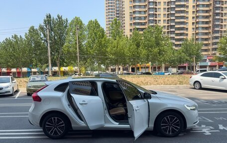 Volvo V40 II рестайлинг, 2018 год, 1 250 000 рублей, 8 фотография