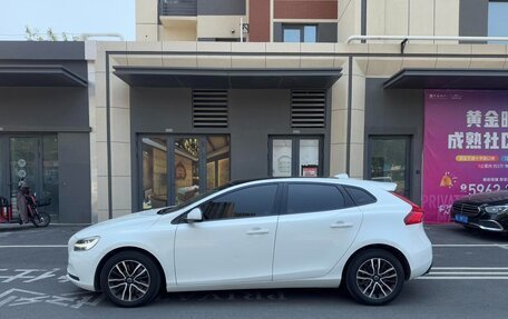 Volvo V40 II рестайлинг, 2018 год, 1 250 000 рублей, 9 фотография