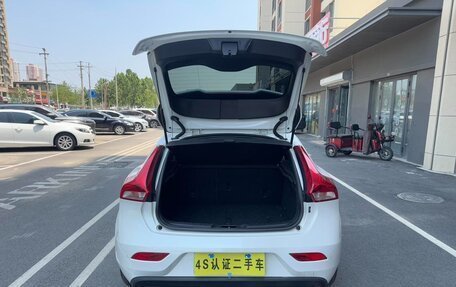 Volvo V40 II рестайлинг, 2018 год, 1 250 000 рублей, 11 фотография