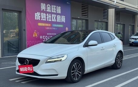 Volvo V40 II рестайлинг, 2018 год, 1 250 000 рублей, 1 фотография