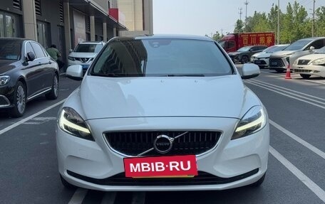 Volvo V40 II рестайлинг, 2018 год, 1 250 000 рублей, 2 фотография