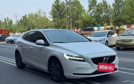 Volvo V40 II рестайлинг, 2018 год, 1 250 000 рублей, 3 фотография