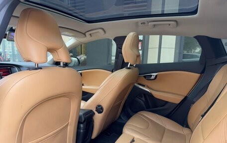 Volvo V40 II рестайлинг, 2018 год, 1 250 000 рублей, 22 фотография