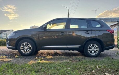 Mitsubishi Outlander III рестайлинг 3, 2019 год, 2 055 000 рублей, 1 фотография