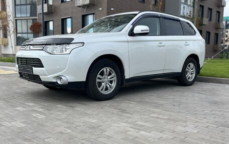 Mitsubishi Outlander III рестайлинг 3, 2014 год, 1 780 000 рублей, 6 фотография
