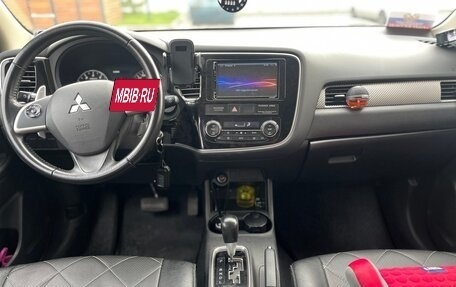 Mitsubishi Outlander III рестайлинг 3, 2014 год, 1 780 000 рублей, 3 фотография