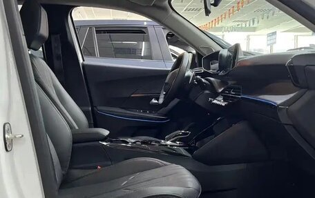 Peugeot 2008 II, 2022 год, 1 190 005 рублей, 10 фотография