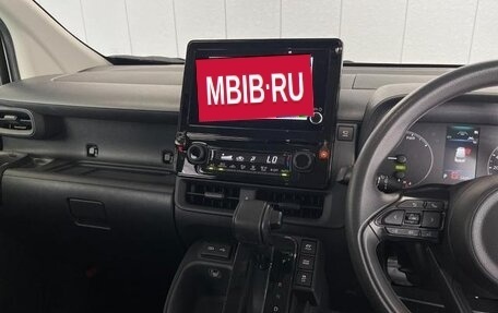 Toyota Sienta, 2023 год, 1 170 009 рублей, 7 фотография