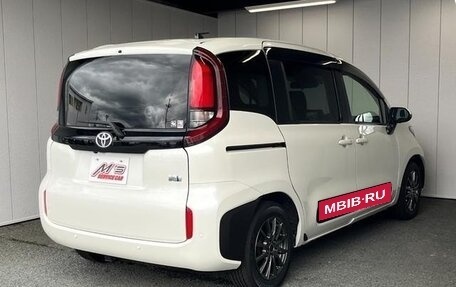 Toyota Sienta, 2023 год, 1 170 009 рублей, 3 фотография
