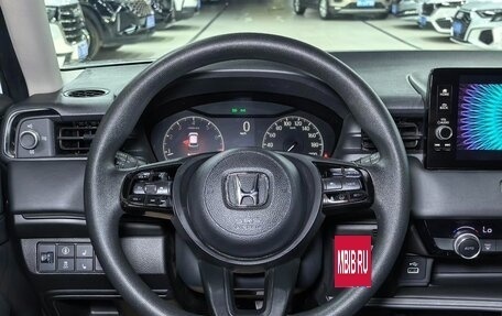 Honda Vezel, 2023 год, 1 660 000 рублей, 16 фотография