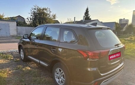 Mitsubishi Outlander III рестайлинг 3, 2019 год, 2 055 000 рублей, 2 фотография
