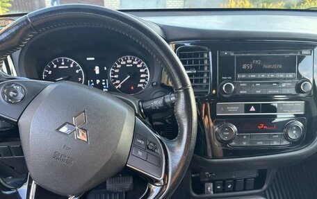 Mitsubishi Outlander III рестайлинг 3, 2019 год, 2 055 000 рублей, 6 фотография