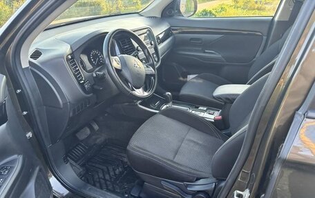 Mitsubishi Outlander III рестайлинг 3, 2019 год, 2 055 000 рублей, 9 фотография
