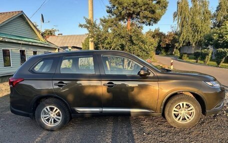 Mitsubishi Outlander III рестайлинг 3, 2019 год, 2 055 000 рублей, 3 фотография