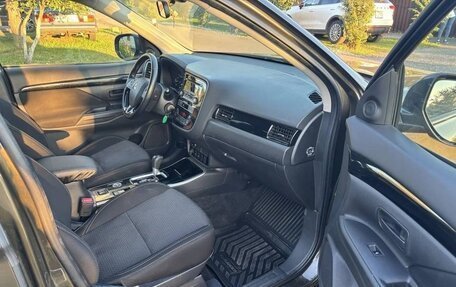 Mitsubishi Outlander III рестайлинг 3, 2019 год, 2 055 000 рублей, 10 фотография