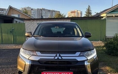 Mitsubishi Outlander III рестайлинг 3, 2019 год, 2 055 000 рублей, 7 фотография
